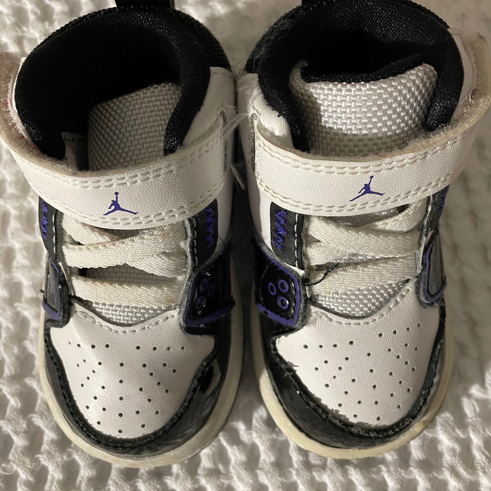 Baby Jordon sneakers size 4c